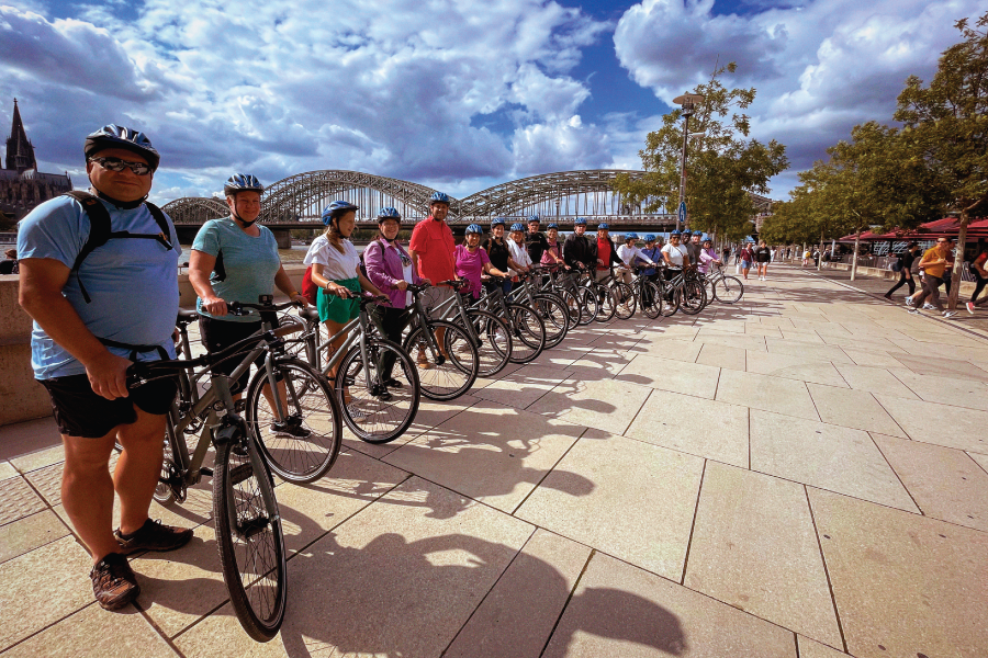 Guided bike ride along the Rhine’s riverbanks