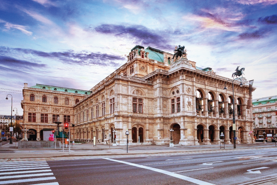 Surprise Stages in Vienna