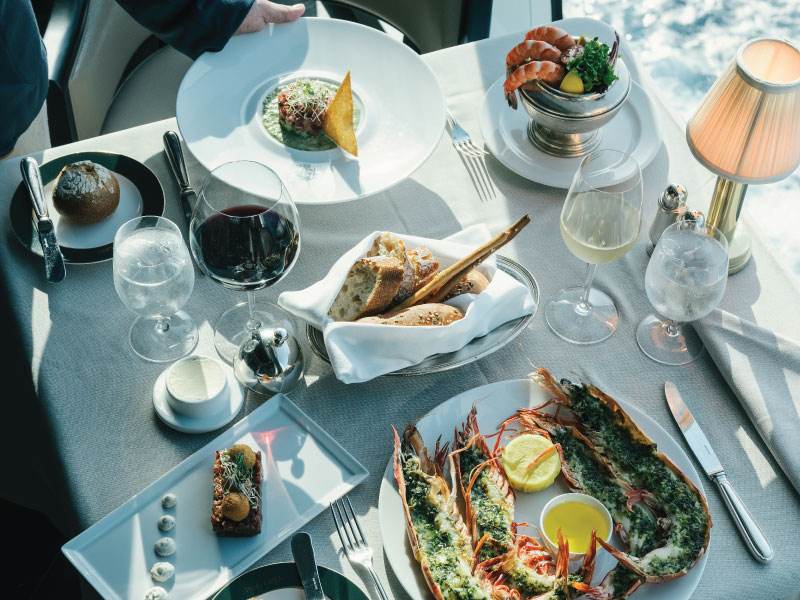 A Vista Polo Grill cuisine lobster pasta service